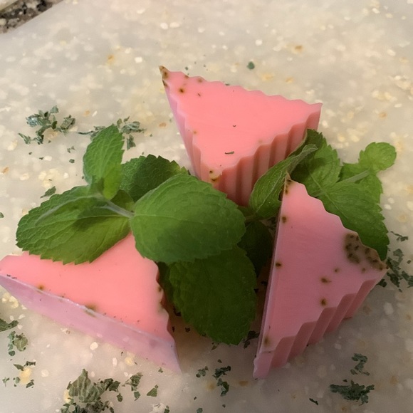 New Pink mini Shea Butter Peppermint soap bundle - Picture 3 of 3